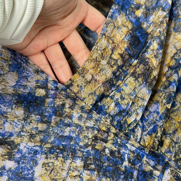 NWT Guess Sheer Top - Picture 6 of 10